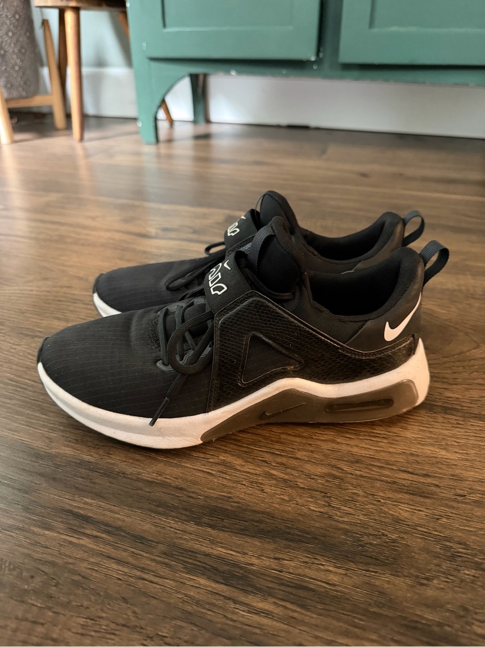 Nike Black White Low-Top Athletic Sneakers